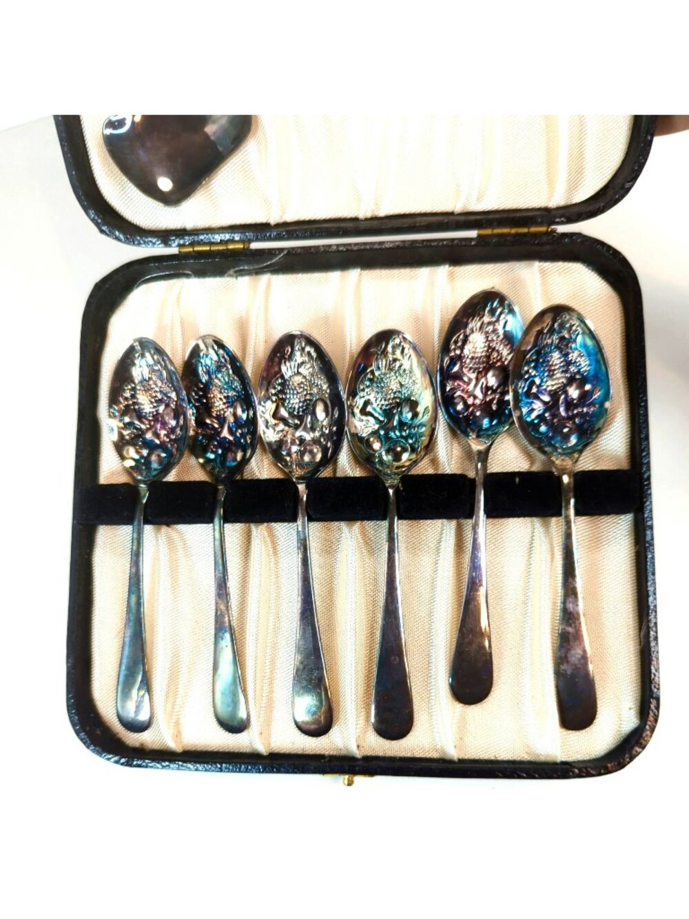 Viners Sheffield England Silverplate Fruit Spoons & Sugar Spoon Original Box